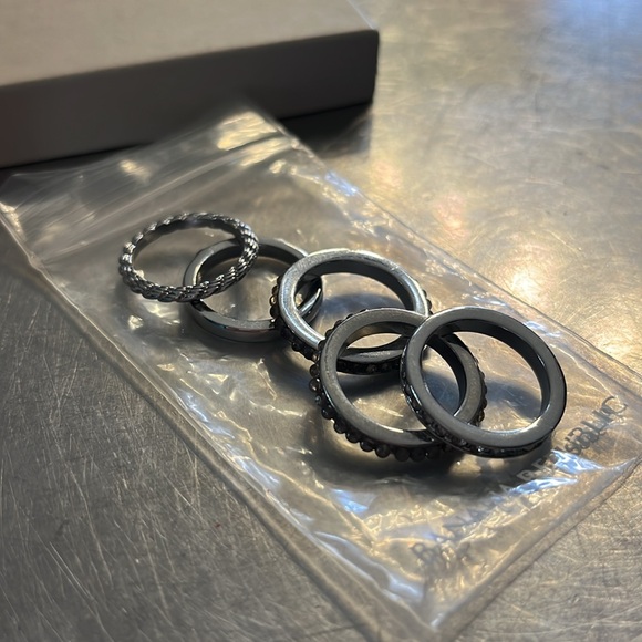 NWOT banana republic set of 5 stackable rings. - Picture 2 of 4